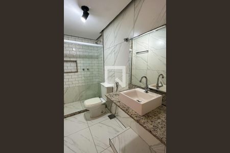 Apartamento à venda com 140m², 3 quartos e 2 vagas Apartamento à venda com 140m², 3 quartos e 2 vagasBanheiro Suíte