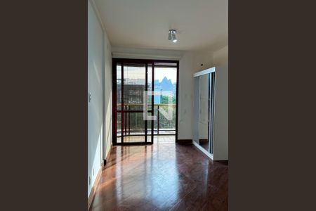 Apartamento à venda com 140m², 3 quartos e 2 vagas Apartamento à venda com 140m², 3 quartos e 2 vagasSuíte