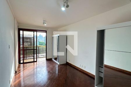 Apartamento à venda com 140m², 3 quartos e 2 vagas Apartamento à venda com 140m², 3 quartos e 2 vagasSuíte