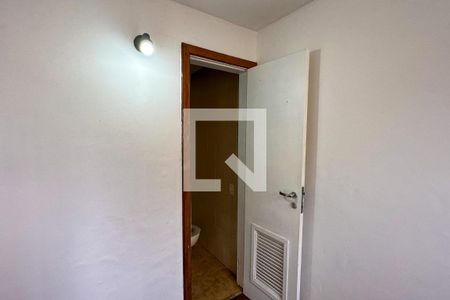 Apartamento à venda com 140m², 3 quartos e 2 vagas Apartamento à venda com 140m², 3 quartos e 2 vagasQuarto de Serviço