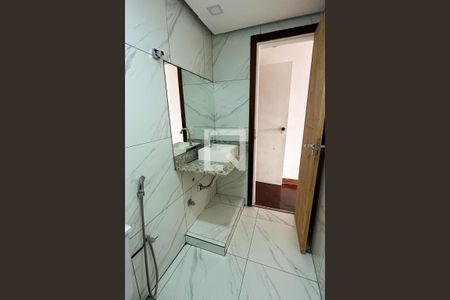 Apartamento à venda com 140m², 3 quartos e 2 vagas Apartamento à venda com 140m², 3 quartos e 2 vagasBanheiro Suíte