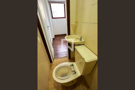 Apartamento à venda com 140m², 3 quartos e 2 vagas Apartamento à venda com 140m², 3 quartos e 2 vagasBanheiro de serviço