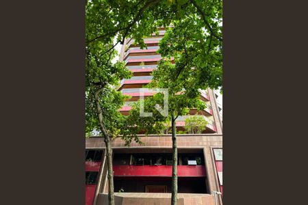 Apartamento à venda com 140m², 3 quartos e 2 vagas Apartamento à venda com 140m², 3 quartos e 2 vagasFachada