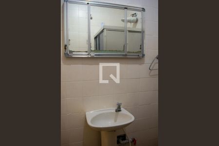 Banheiro de kitnet/studio para alugar com 1 quarto, 36m² em Farroupilha, Porto Alegre