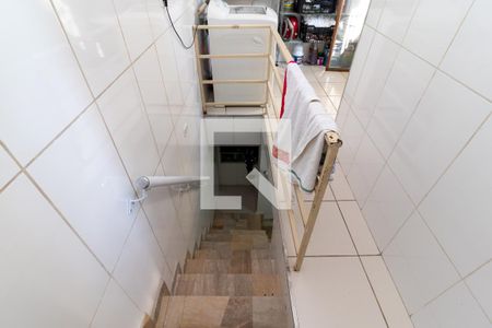 Casa de condomínio à venda com 70m², 2 quartos e sem vagaEscada