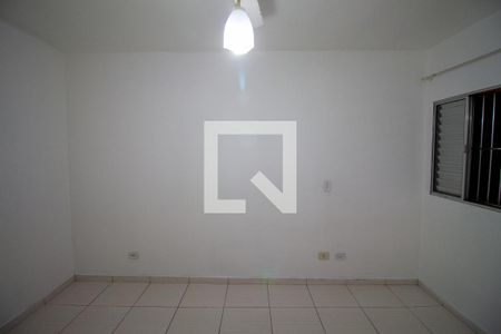 Quarto 1 de casa para alugar com 2 quartos, 90m² em Vila Carmosina, São Paulo