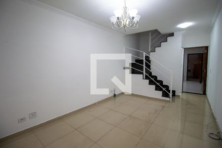 Sala de casa à venda com 2 quartos, 90m² em Vila Carmosina, São Paulo