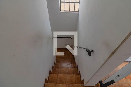 Escadas de casa para alugar com 5 quartos, 242m² em Americanópolis, São Paulo