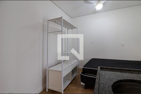 quarto e cozinha compartilhados_2 de apartamento para alugar com 1 quarto, 15m² em Aclimação, São Paulo