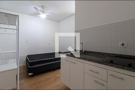 quarto e cozinha compartilhados_1 de apartamento para alugar com 1 quarto, 15m² em Aclimação, São Paulo