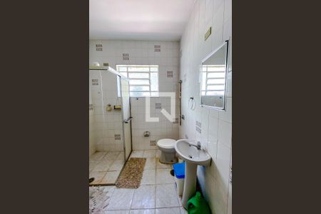 Casa à venda com 227m², 3 quartos e 2 vagasBanheiro