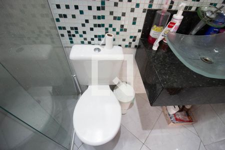 Casa de condomínio à venda com 73m², 2 quartos e 1 vaga Casa de condomínio à venda com 73m², 2 quartos e 1 vagaBanheiro