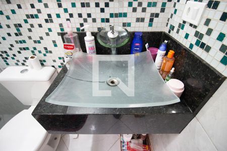 Casa de condomínio à venda com 73m², 2 quartos e 1 vaga Casa de condomínio à venda com 73m², 2 quartos e 1 vagaBanheiro