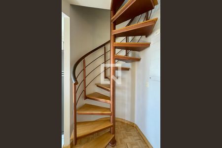 Escada de apartamento à venda com 1 quarto, 59m² em A Industrial, Barueri