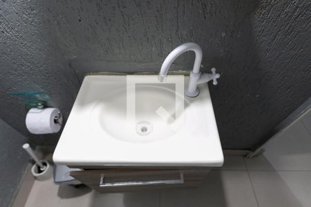 Lavabo  de casa para alugar com 2 quartos, 80m² em Jardim Lucinda, São Paulo