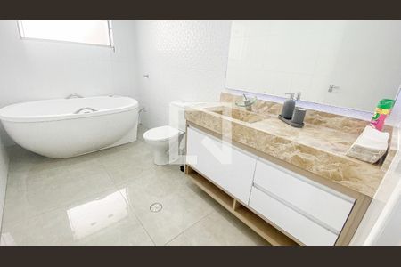 Casa à venda com 250m², 5 quartos e 2 vagasBanheiro