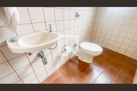 Casa à venda com 250m², 5 quartos e 2 vagasÁrea de Serviço - Banheiro