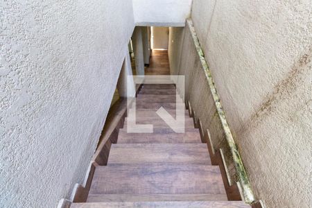 Casa para alugar com 200m², 4 quartos e 2 vagasEscada