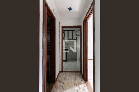 Corredor de apartamento para alugar com 2 quartos, 50m² em Vila Carmosina, São Paulo