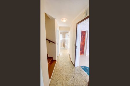 Corredor de casa para alugar com 3 quartos, 156m² em Jardim Stella, Santo André