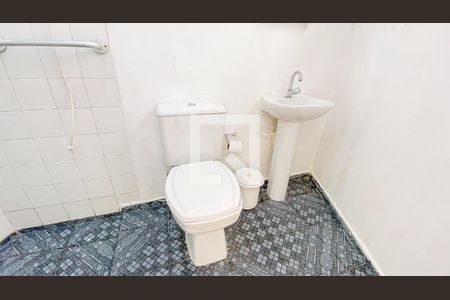 Casa para alugar com 156m², 3 quartos e 2 vagas Casa para alugar com 156m², 3 quartos e 2 vagasBanheiro da Area de Serviço
