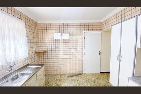 Casa para alugar com 156m², 3 quartos e 2 vagas Casa para alugar com 156m², 3 quartos e 2 vagasCozinha