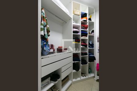 Casa à venda com 180m², 3 quartos e 5 vagasCloset / Suíte