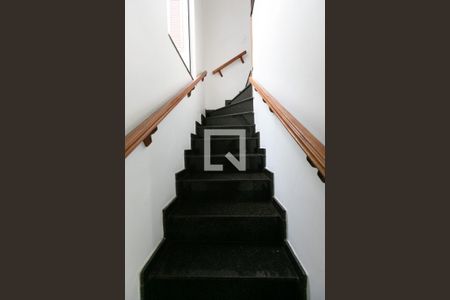 Casa à venda com 180m², 3 quartos e 5 vagasEscada / Quartos