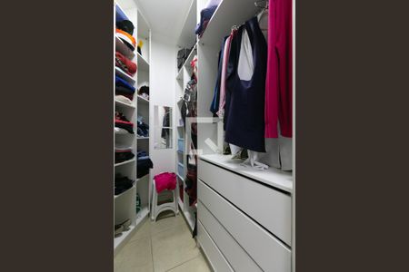 Casa à venda com 180m², 3 quartos e 5 vagasCloset / Suíte