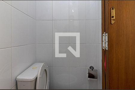 Casa à venda com 300m², 4 quartos e 8 vagas Casa à venda com 300m², 4 quartos e 8 vagasbanheiro 2 do salão de festas