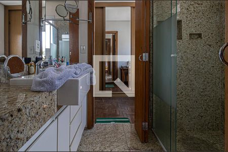 Casa à venda com 300m², 4 quartos e 8 vagas Casa à venda com 300m², 4 quartos e 8 vagasbanheiro da suíte1 e 2