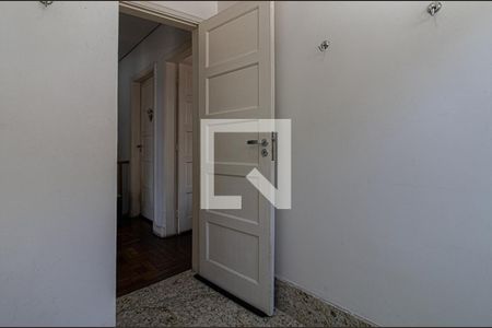 Casa à venda com 300m², 4 quartos e 8 vagas Casa à venda com 300m², 4 quartos e 8 vagasbanheiro social