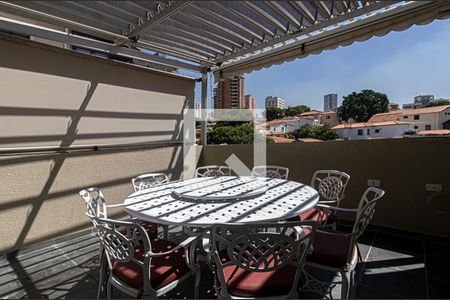 Casa à venda com 300m², 4 quartos e 8 vagas Casa à venda com 300m², 4 quartos e 8 vagasvaranda