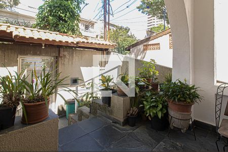 Casa à venda com 300m², 4 quartos e 8 vagas Casa à venda com 300m², 4 quartos e 8 vagashall de entrada do imóvel