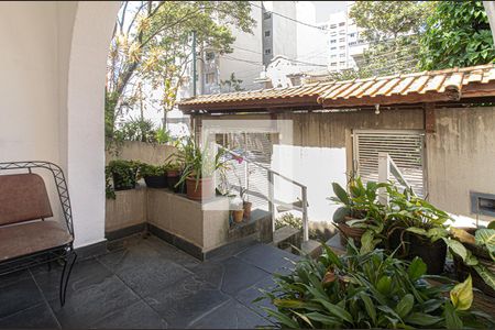 Casa à venda com 300m², 4 quartos e 8 vagas Casa à venda com 300m², 4 quartos e 8 vagashall de entrada do imóvel