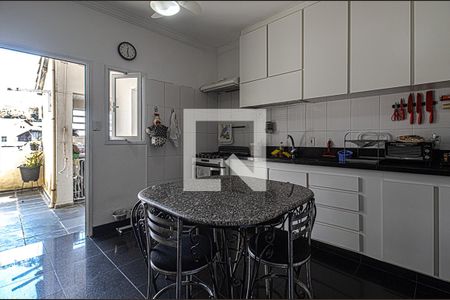 Casa à venda com 300m², 4 quartos e 8 vagas Casa à venda com 300m², 4 quartos e 8 vagascozinha