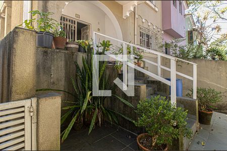 Casa à venda com 300m², 4 quartos e 8 vagas Casa à venda com 300m², 4 quartos e 8 vagashall de entrada do imóvel