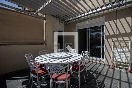 Casa à venda com 300m², 4 quartos e 8 vagas Casa à venda com 300m², 4 quartos e 8 vagasvaranda