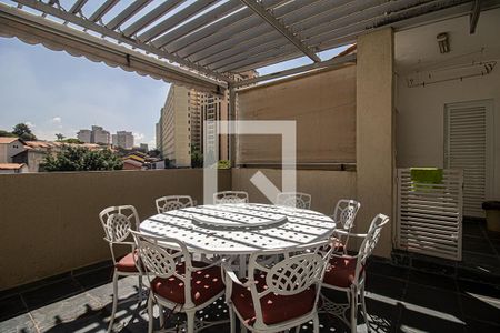 Casa à venda com 300m², 4 quartos e 8 vagas Casa à venda com 300m², 4 quartos e 8 vagasvaranda