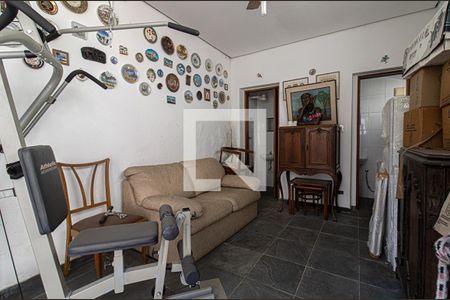 Casa à venda com 300m², 4 quartos e 8 vagas Casa à venda com 300m², 4 quartos e 8 vagassalão de festas