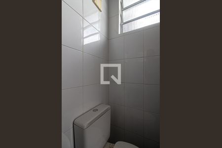 Casa à venda com 300m², 4 quartos e 8 vagas Casa à venda com 300m², 4 quartos e 8 vagasbanheiro1 do salão de festas