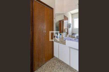 Casa à venda com 300m², 4 quartos e 8 vagas Casa à venda com 300m², 4 quartos e 8 vagasbanheiro da suíte1 e 2