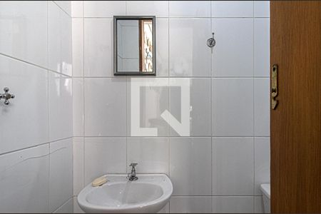 Casa à venda com 300m², 4 quartos e 8 vagas Casa à venda com 300m², 4 quartos e 8 vagasbanheiro 2 do salão de festas