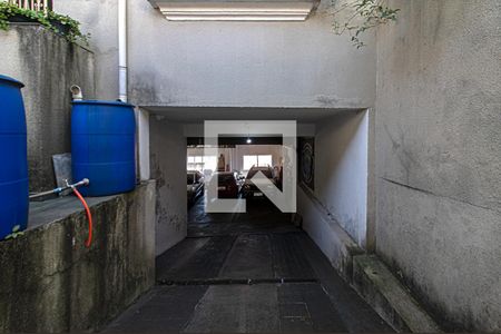 Casa à venda com 300m², 4 quartos e 8 vagas Casa à venda com 300m², 4 quartos e 8 vagasgaragem