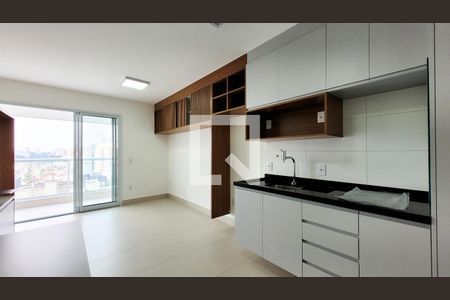 Sala/Cozinha de kitnet/studio para alugar com 1 quarto, 42m² em Centro, Campinas
