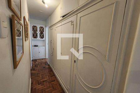 Corredor de apartamento à venda com 3 quartos, 139m² em Laranjeiras, Rio de Janeiro