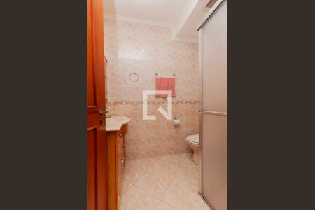 Casa à venda com 347m², 4 quartos e 4 vagas Casa à venda com 347m², 4 quartos e 4 vagasBanheiro Social