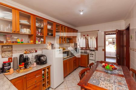 Casa à venda com 347m², 4 quartos e 4 vagas Casa à venda com 347m², 4 quartos e 4 vagasCozinha