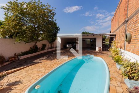 Casa à venda com 347m², 4 quartos e 4 vagas Casa à venda com 347m², 4 quartos e 4 vagasPiscina