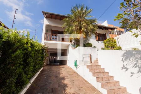 Casa à venda com 347m², 4 quartos e 4 vagas Casa à venda com 347m², 4 quartos e 4 vagasFachada